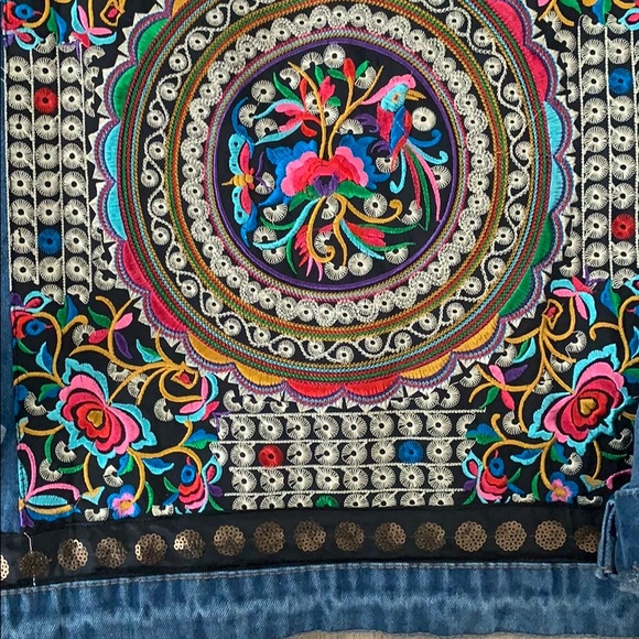 Distressed jean jacket Embroidered Back Large - Picture 5 of 7